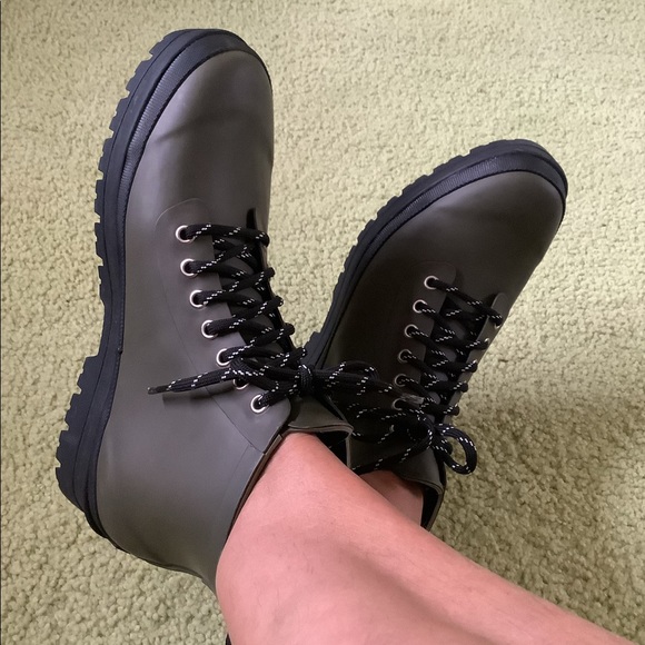 SALE❣️❣️❣️Super cute rubber booties with laces 🌦☔️ - Picture 2 of 7